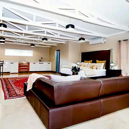 Munro Suites Порт-Элизабет Экстерьер фото